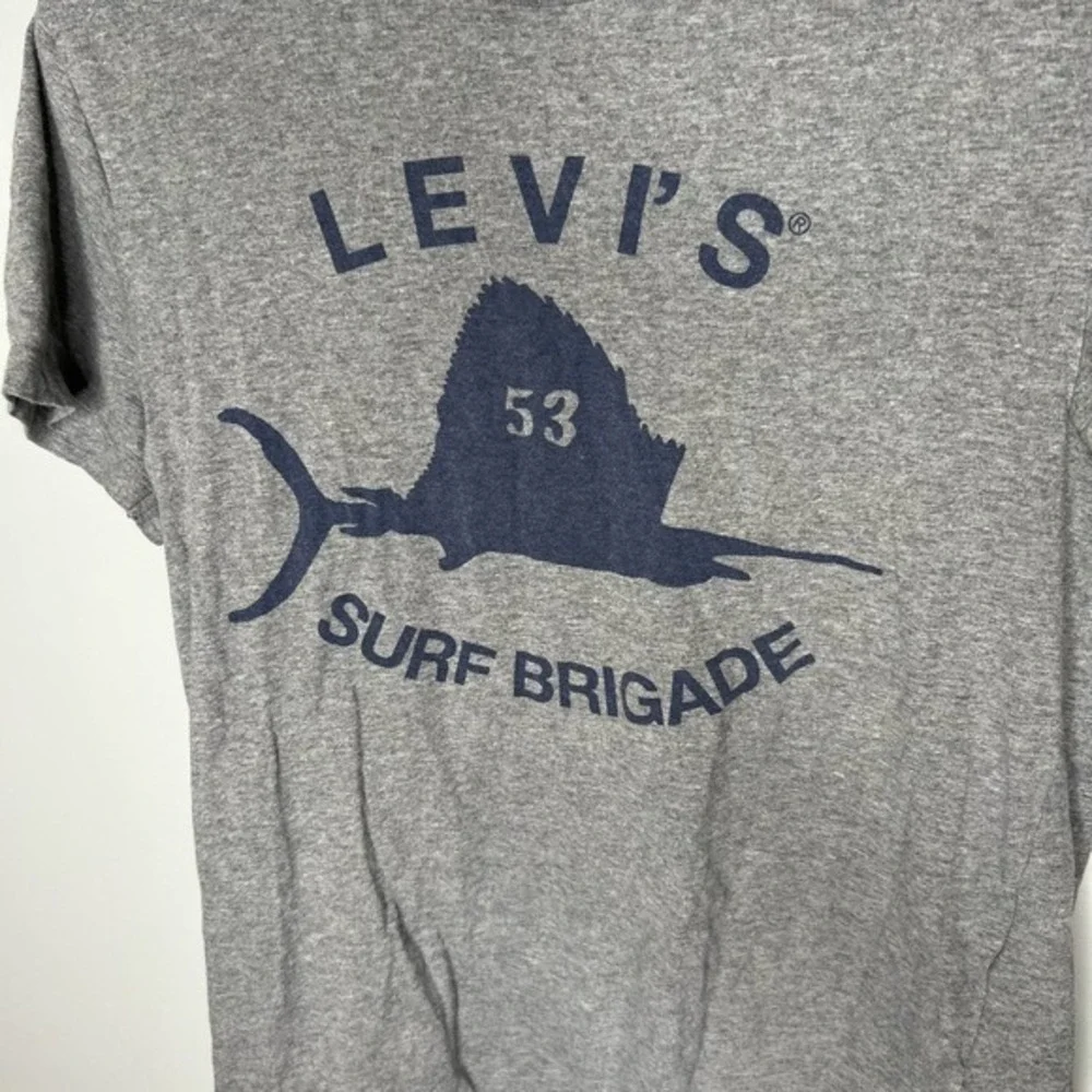 Levi’s men's gray short sleeve surf brigade crew neck graphic t-shirt small
